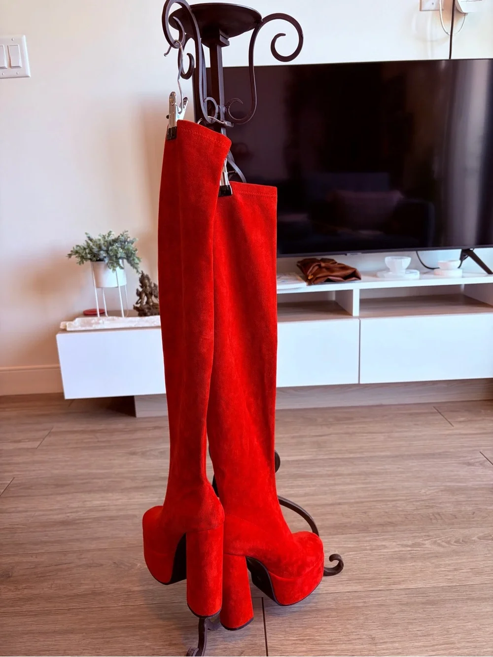 N/A bold red